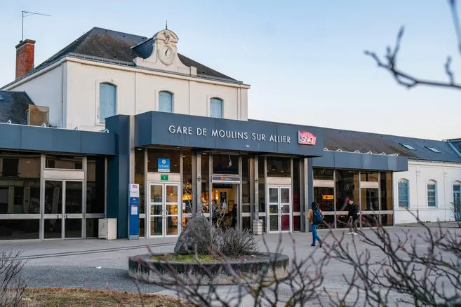 vitrerie_stephanoise_renovation_verriere_acier_gare_de_moulins_2