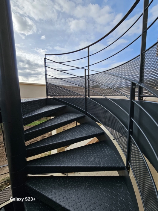 sfml_escalier_colimaçon_en_acier_sur_mesure_gordes_4