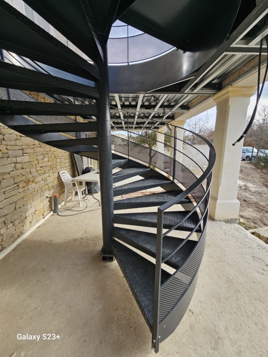 sfml_escalier_colimaçon_en_acier_sur_mesure_gordes_2