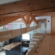 Pose d'un garde-corps en verre sur-mesure transparent avec pinces minimalistes dans une maison à Villeneuve-lès-Avignon.